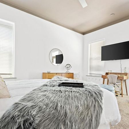 115 N Main Huge 2 Bedroom Unit On Main Street Saint Charles Eksteriør billede